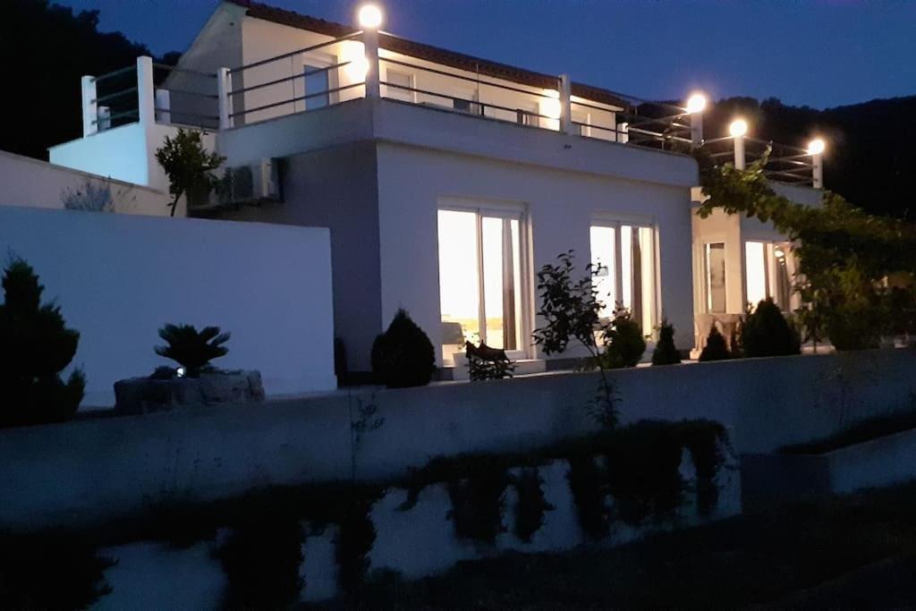 Vis - Luxury Holiday Villa With Swimming Pool 外观 照片